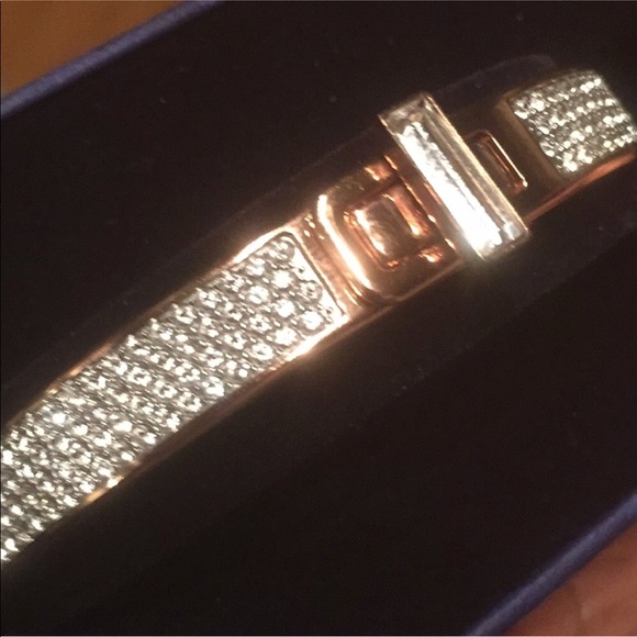 NWT Swarovski Gave Bangle - Picture 3 of 9